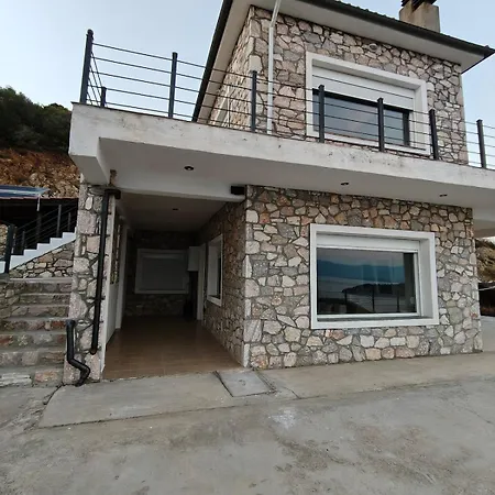 Solar Powered House With Sea View Six Nine Eight Seven Zero56781 Ferienhaus Glífa